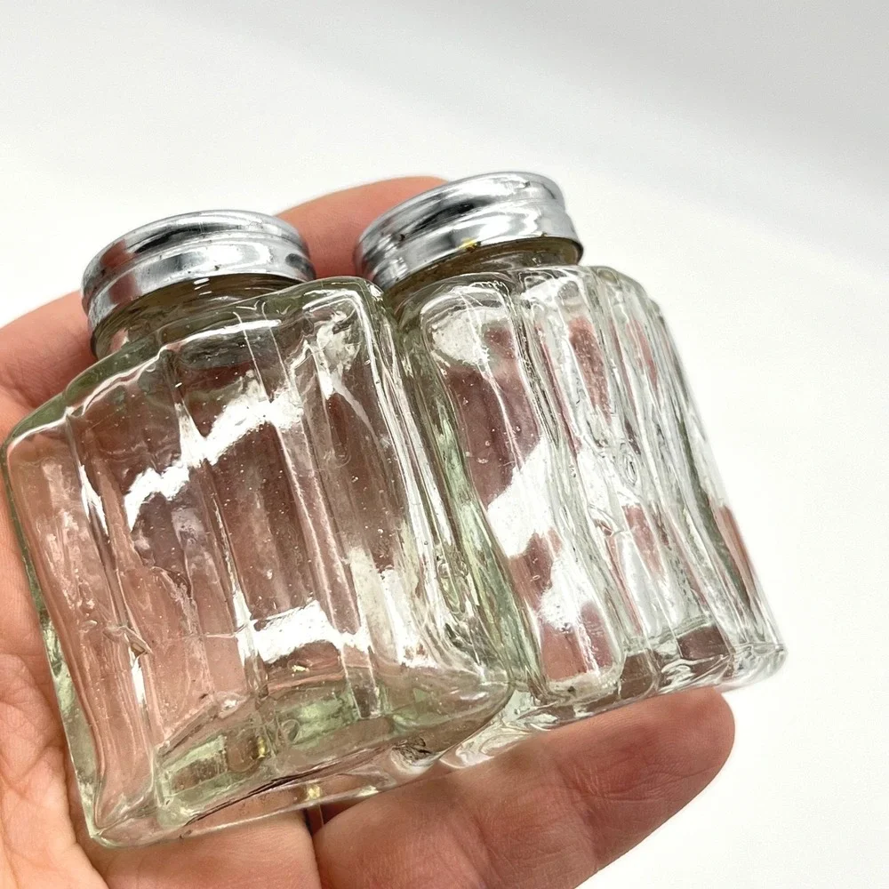 Vintage Triangular Ribbed Glass Salt and Pepper Shakers Set with Metal‎ Lids